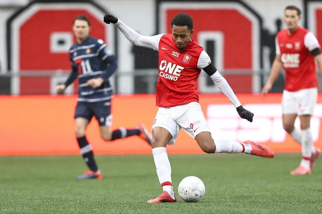 而膝盖作为 而膝盖作为